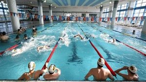 Gesundheit im Hallenbad