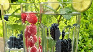 Sommerliches Detox-Wasser